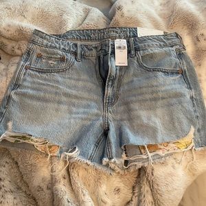 American Eagle tomgirl jean shors
